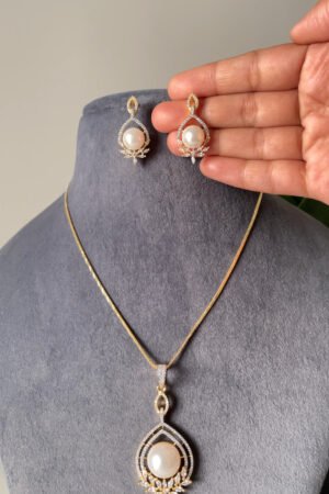 veda diamond pendant set