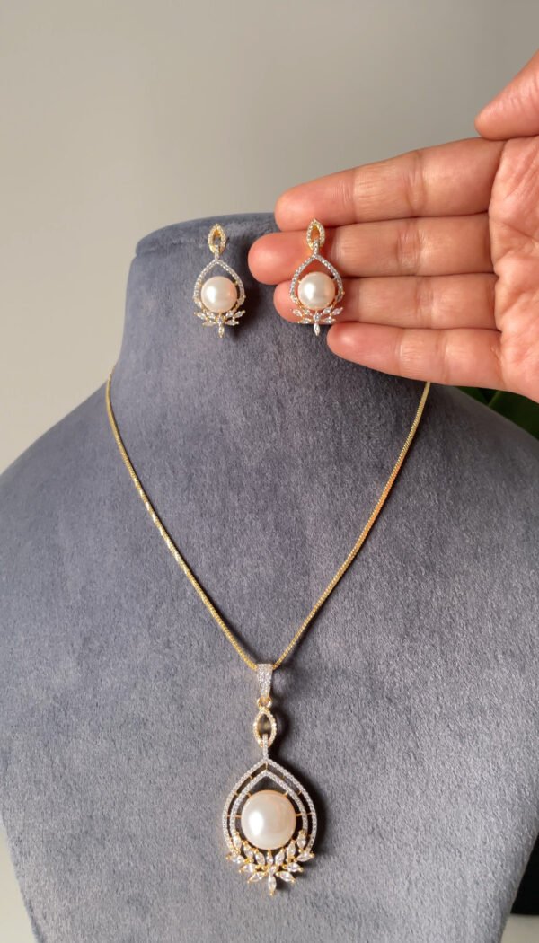 veda diamond pendant set