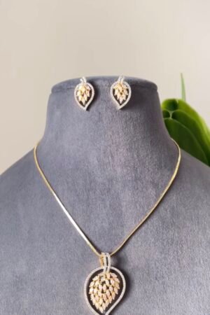 Anvi Pendant Set