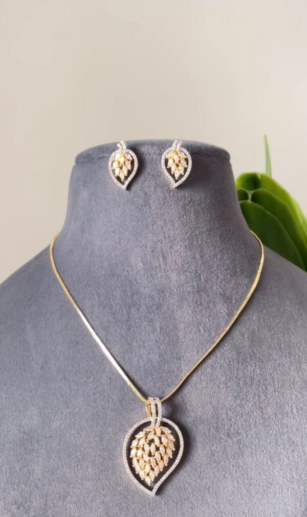 Anvi Pendant Set