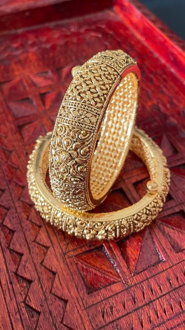 Kaaveri Gold Bangles