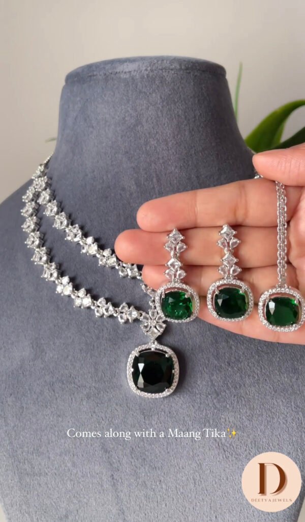 Nirnaya Emerald Diamond Set