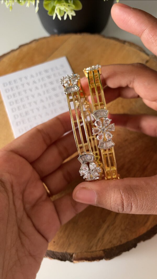 Aashvi Gold Diamond Bangles