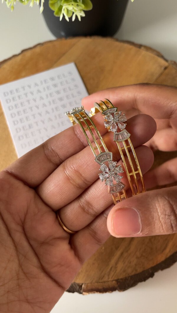 aashvi gold diamond bangles