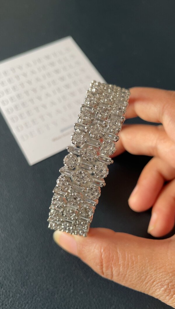 Saara Diamond Kada/Bangles