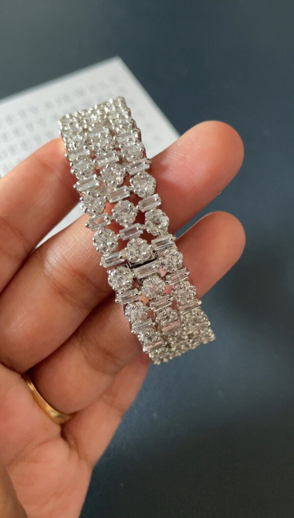 Saara Diamond Kada/Bangles