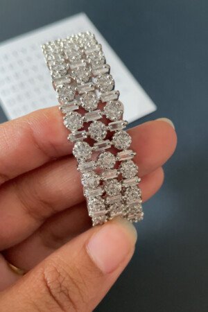 Saara Diamond Kada/Bangles