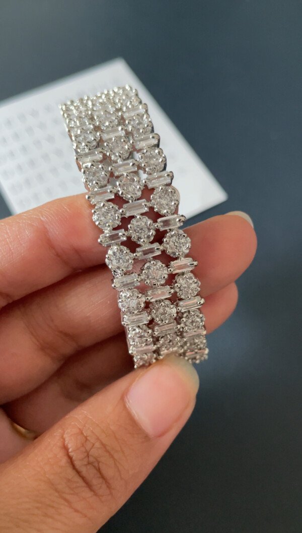 Saara Diamond Kada/Bangles