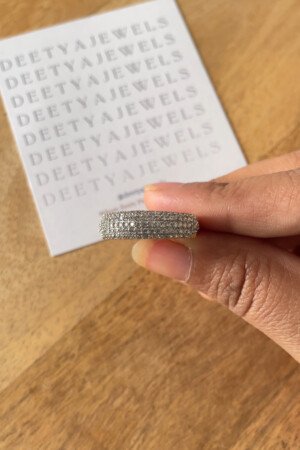 Ivana Clustered Diamond Band Ring