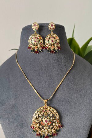 Myra Jadau Pendant Set