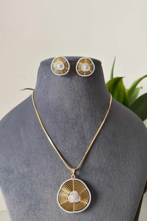 Raha Cubic Zirconia Studded Pendant Set